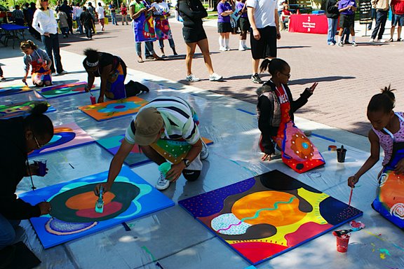 Cirlce Painting ở California